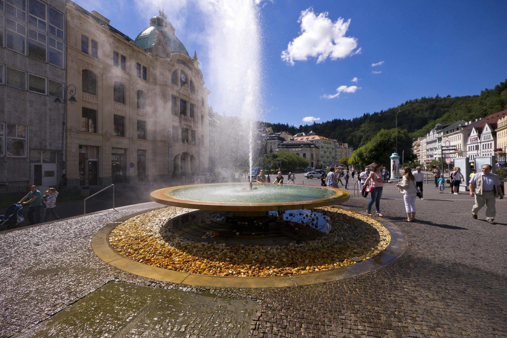 Apartment Karla Capka Street Karlovy Vary Exterior photo